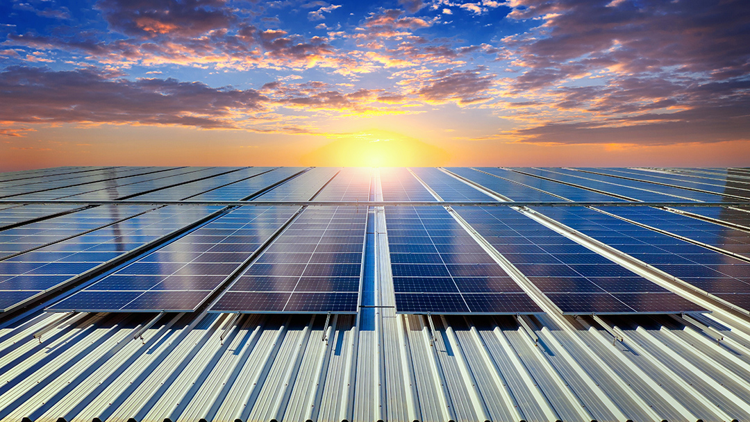 تصویری از پنل‌های خورشیدی سقفی